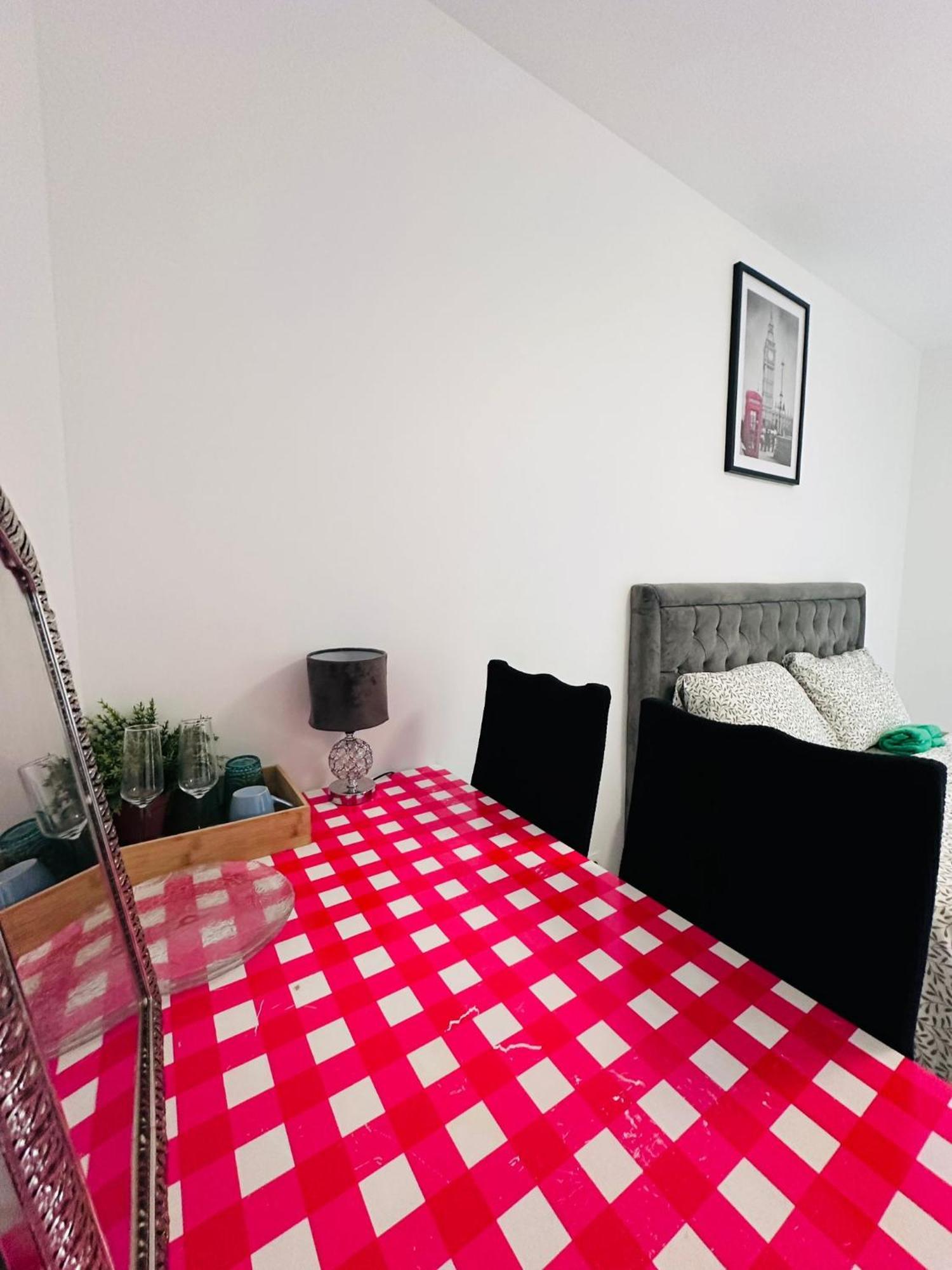 Sri-Indo Bobigny Paris Apartment Екстериор снимка