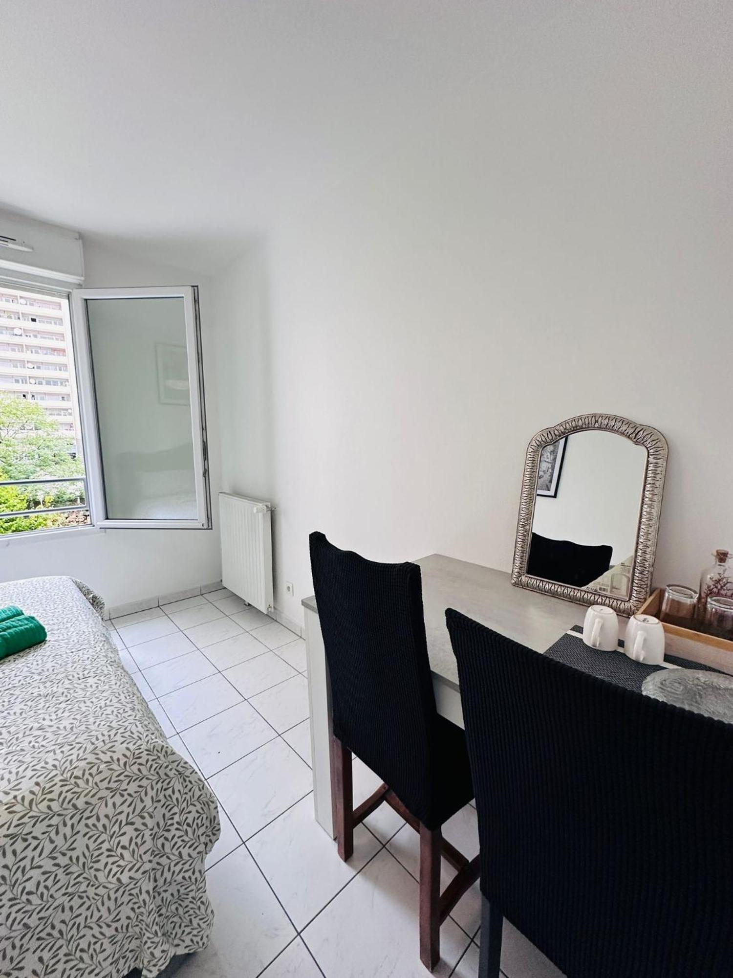 Sri-Indo Bobigny Paris Apartment Екстериор снимка