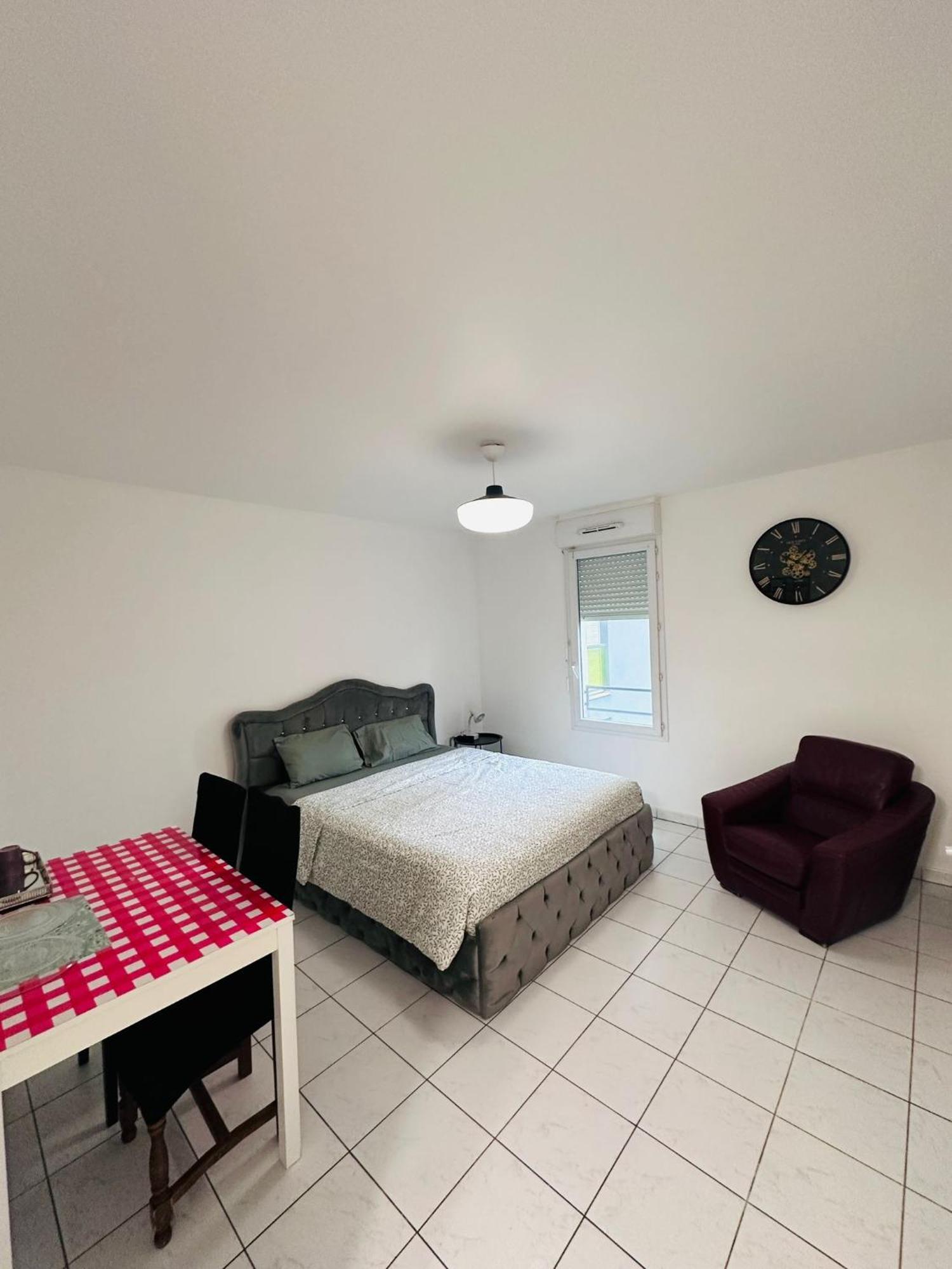 Sri-Indo Bobigny Paris Apartment Екстериор снимка