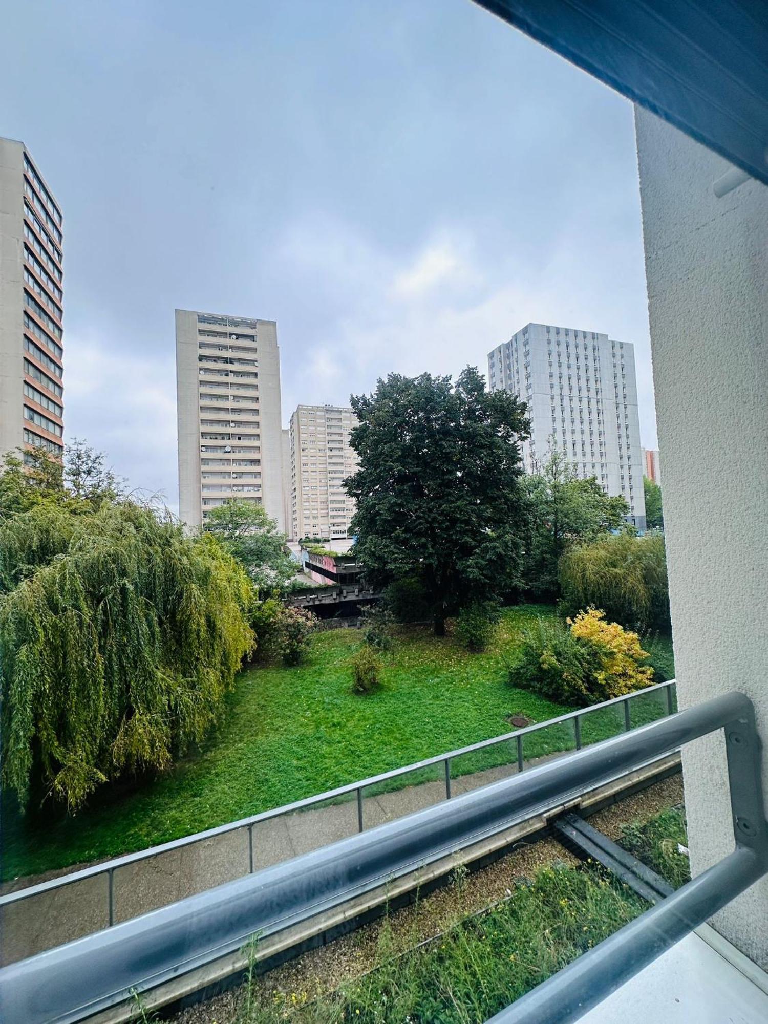 Sri-Indo Bobigny Paris Apartment Екстериор снимка